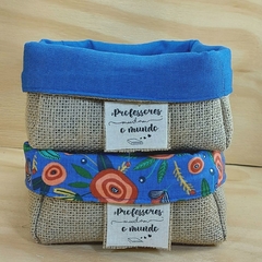 Cesta Dia dos Professores - Azul Primavera - Cesta de Presentes - Tag Personalizada - Juta & Tecido