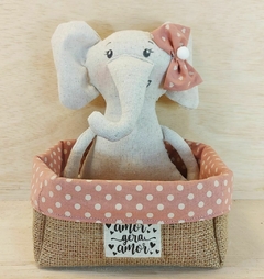 Kit Desconto Cesta com Gi Rafa, a Girafinha de Tecido - Aniversário Infantil - Juta e Tecido - Tag Personalizada - Lembrancinha - comprar online