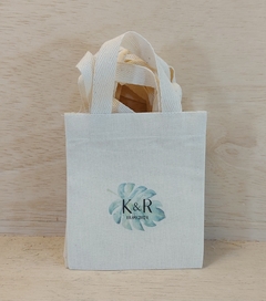 Sacolinha Minibag Iniciais sobre Folha - Data - Personalizada - Estampa Padrão - Algodão Cru - Lembrancinha de Casamento