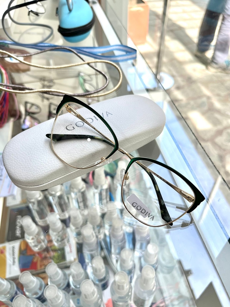 Godiva anteojos sales