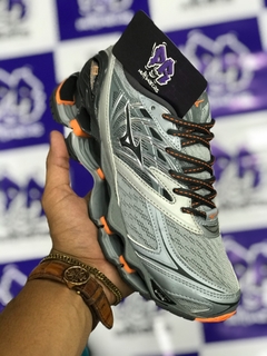 mizuno wave pro 8 cinza/laranja - PR multimarcas