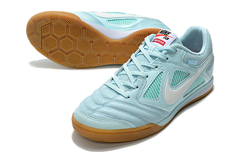 Chuteira Nike SB Gato x Supreme IC