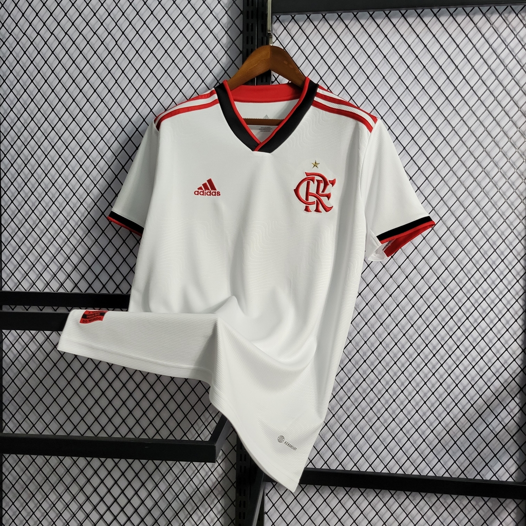 Camisa do uniforme reserva do Flamengo confeccionado pela Adidas