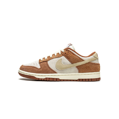 SB Dunk Low PRM "Medium Curry"