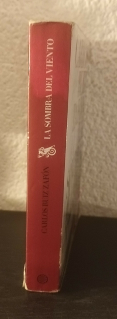 La sombra del viento (usado, detalle en tapa y contratapa, interior sin detalles) - Carlos Ruiz Zafon - comprar online