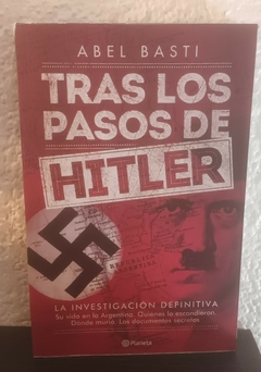 Tras los pasos de Hitler (usado, pequeño detalle en tapa) - Abel Basti