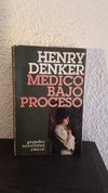 Medico bajo proceso (usado, tapa despegada) - Henry Denker