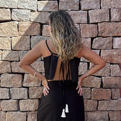 Imagem do cropped dupla face Aymara preto e off white