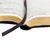biblia-sagrada-com-harpa-crista-sbb-detalhe2-40101-min