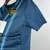 camisa-masculina-away-Puma-temporada-2023-2024-Valencia-azul marinho-linhas verticais-design-criatividade-arrojado-inovador-Geração Z-morcego-escudo-laranja-felino-TM Real Estate Group-calção-meiões. 