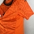  camisa-masculina-third-away-Puma-temporada-2023-2024-Valencia-laranja-estampa abstrata-raízes-união-identidade-escudo-felino-TM Real Estate Group-calção-meiões 