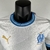 Camisa-player-Olympique-de-Marseille-temporada-2023-2024-titular-patrocínio-Puma-branco-cinza-rocha-calcária-gola-redonda-azul-celeste-escudo-calção-meiões. 