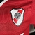 camisa-River-Plate-versão-player-jogador-away-reserva-temporada-2022-2023-patrocínio-Adidas-vermelho-listras-horizontais-gradiente-branco-gola-V-três-listras-mangas-punhos-Grandeza-escudo-novo-logo-atualizado-Codere-calção-meiões. 