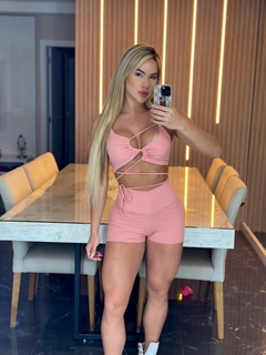 CONJUNTO SHORT LISO NUDE ROSÊ COM TOP CRUZADO NA BARRIGA EXCLUSIVO