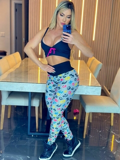 CONJUNTO LEGGING ONÇA COLORIDA COM TOP PRETO EXCLUSIVO na internet