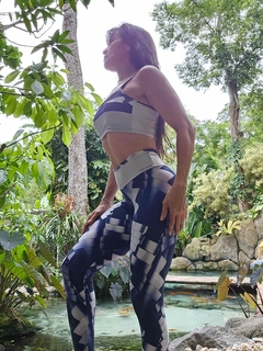 CONJUNTO QUADRADOS PSICODÉLICOS LEGGING E TOP na internet