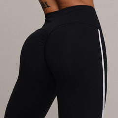 LEGGING RECORTE EMPINA BUMBUM PRETA COM BRANCO na internet