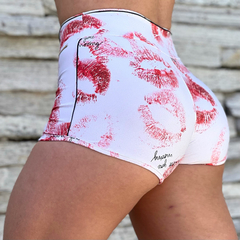 SHORT LINEAR RED KISS WHITE EXCLUSIVO