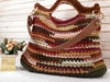 Bolsa de crochê colorida com alça couro eco e argolas Ref 84
