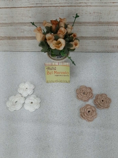 Flor de crochê pacote com 3 peças 3 cm diâmetro