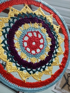 Mandala colorida de crochê fio de malha 64 cm de diâmetro. - Ateliê Bel Marcato