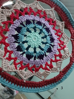 Mandala colorida de crochê fio de malha 64 cm de diâmetro. - comprar online