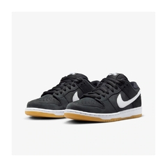 Nike sb black sales and gum