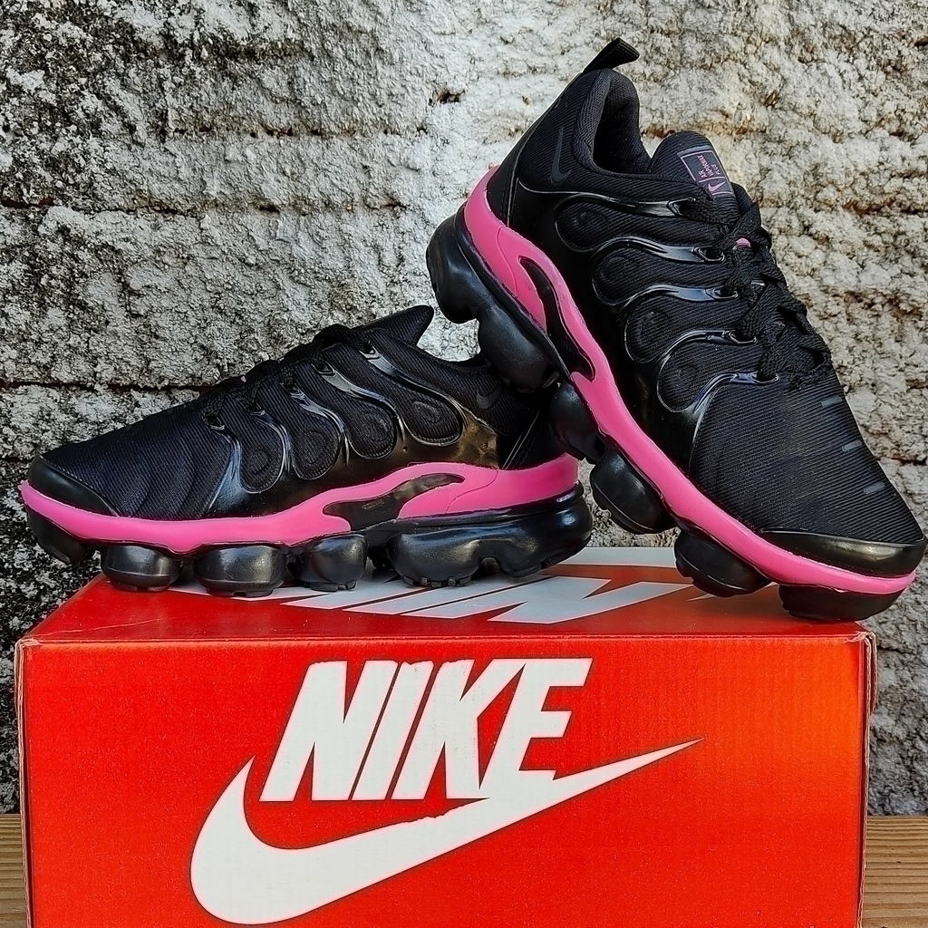 Nike vapormax plus feminino preto on sale e rosa