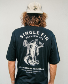 Camiseta Preta Deusa • SF - Single Fin Gin