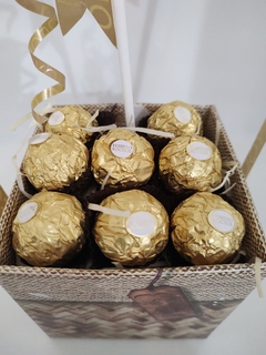 Balão "Feliz Aniversário" com Ferrero Rocher na internet