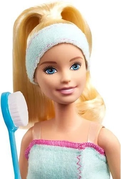 Muñeca Barbie Día De Spa Con Accesorios Articulada - comprar online