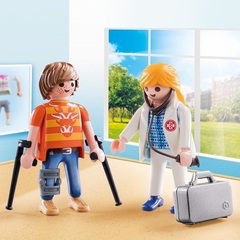 Doctora y Paciente en Muletas Playmobil - comprar online