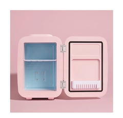 **PRE-ORDEN**KYLIE SKIN MINI FRIDGE en internet