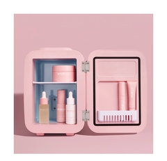 **PRE-ORDEN**KYLIE SKIN MINI FRIDGE - tienda en línea