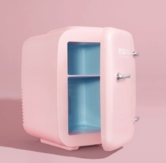 **PRE-ORDEN**KYLIE SKIN MINI FRIDGE - comprar en línea