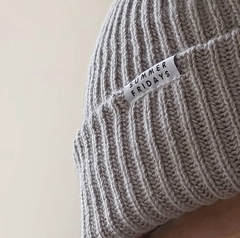 ** PRE ORDEN** Summer Fridays-EXCLUSIVE Winter Beanie en internet