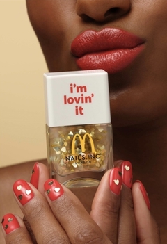 **PRE ORDEN** Nails.INC X McDonald's i'm Lovin' It Gold Heart Nail Topper - tienda en línea