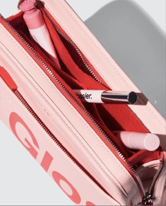 **PRE ORDEN** Glossier- The Beauty Bag en internet