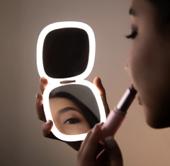 **PRE ORDEN**Moira-Rechargeable LED Compact Mirror - Beauty Glam by Kar