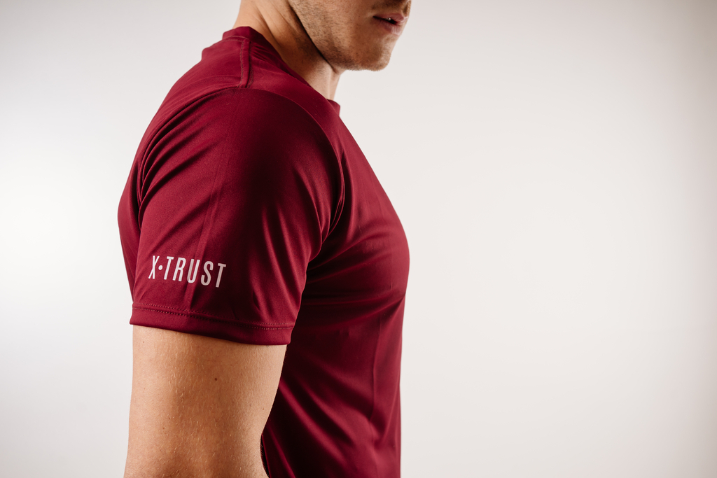 REMERA HOMBRE BUENOS AIRES DRYFIT BORDO X TRUST