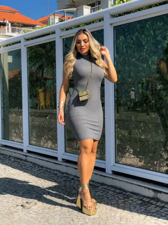 Vestido canelado cheap cinza midi