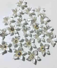 Florzinha de Acrílico 2,5 cm, Ref.39 (20 unidades) na internet
