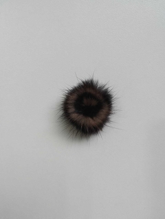 Pompom achatado mesclado 3cm e 3,5 cm (1 unidade) na internet