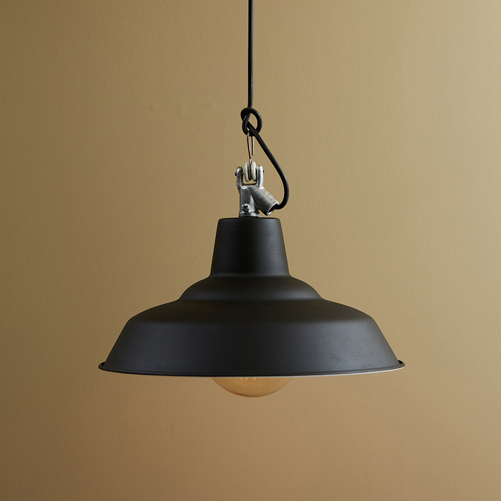 Galponero Negra de 35Cm