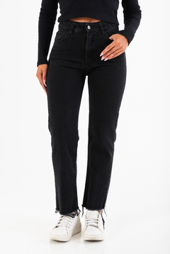 PANTALON JEAN RECTO NEGRO RUEDO DEFLECADO VALERIA PA00799