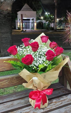 Ramalhete Paixão com 08 rosas - comprar online