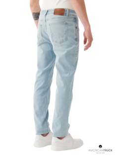 Jean Wrangler Larston Bleach - comprar online