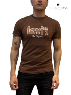 Levis Graphic Set in Neck Batwing Hollyday Friar Brown