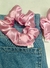 Scrunchie de saten color rosa - comprar online