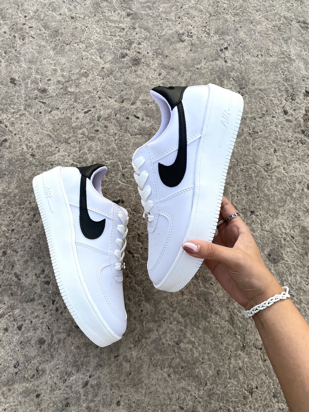 Nike blancas pipa clearance negra